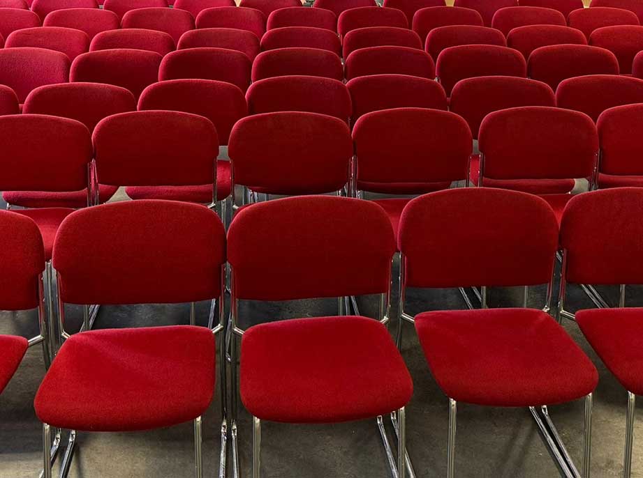 Professionelle Reinigung eines Bürostuhls