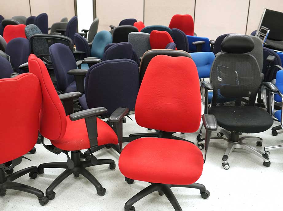 Buerostuhlreinigung 3 Front Professionelle Reinigung eines Bürostuhls